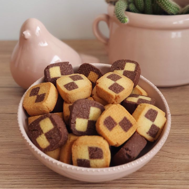 Un dolce sano per merenda e colazione: i frollini a scacchiera di Paolo Sanguedolce.

?Ingredienti 