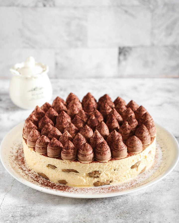 A presto la videoricetta di questa buonissima torta tiramisù!

Nel frattempo Tantissimi auguri di Buon 