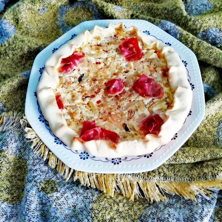 Buongiorno amici di #instagram ?
Oggi vi propongo una #quiche allo #zafferano @lanticocroco con zucchine, mandorle, 