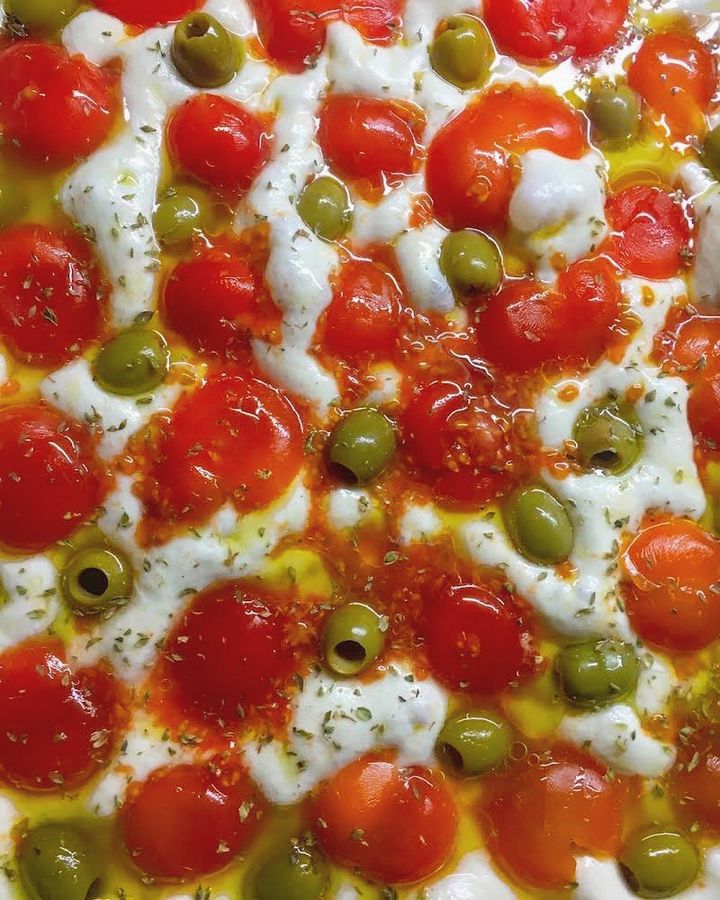 Focaccia barese versione Fabio Leone] ?

Ingredienti:
- 350 g di farina tipo “0”;
- 250 g di 