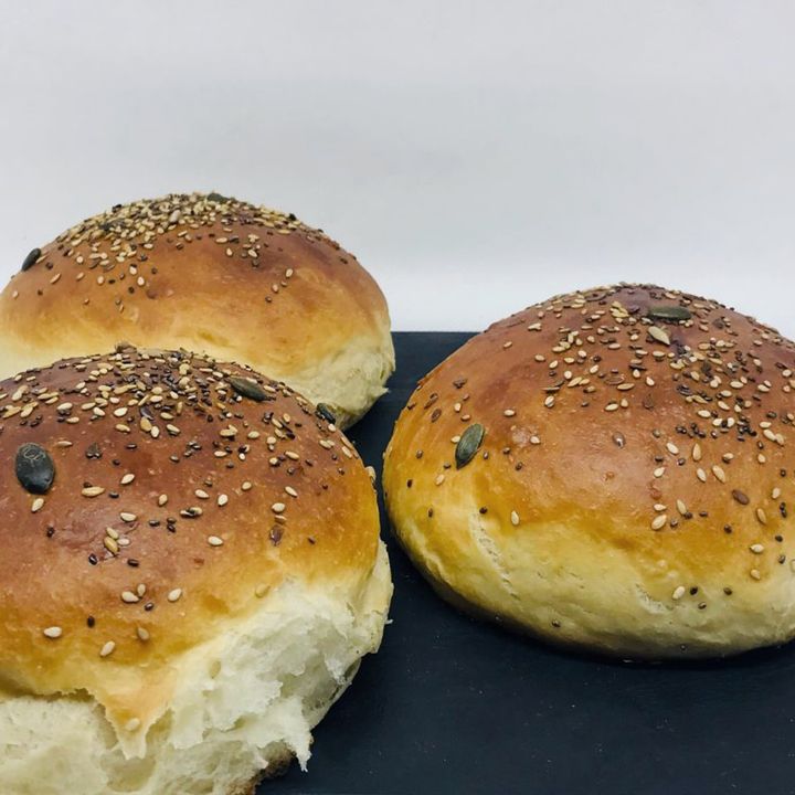 Prepariamo assieme il burger bun di Tiziana Cappiello 

?Ingredienti:
400 gr farina Tipo 0 Molino 