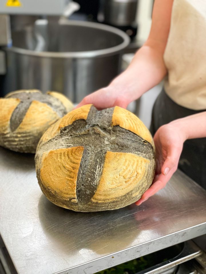 La farina di Grano Arso del Molino Casillo regala al pane un profumo intenso e 