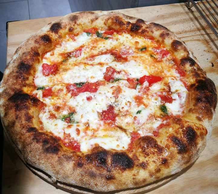 Anche questa settimana vi aspettiamo con le nostre pizze al piatto e tonde in teglia....
- 