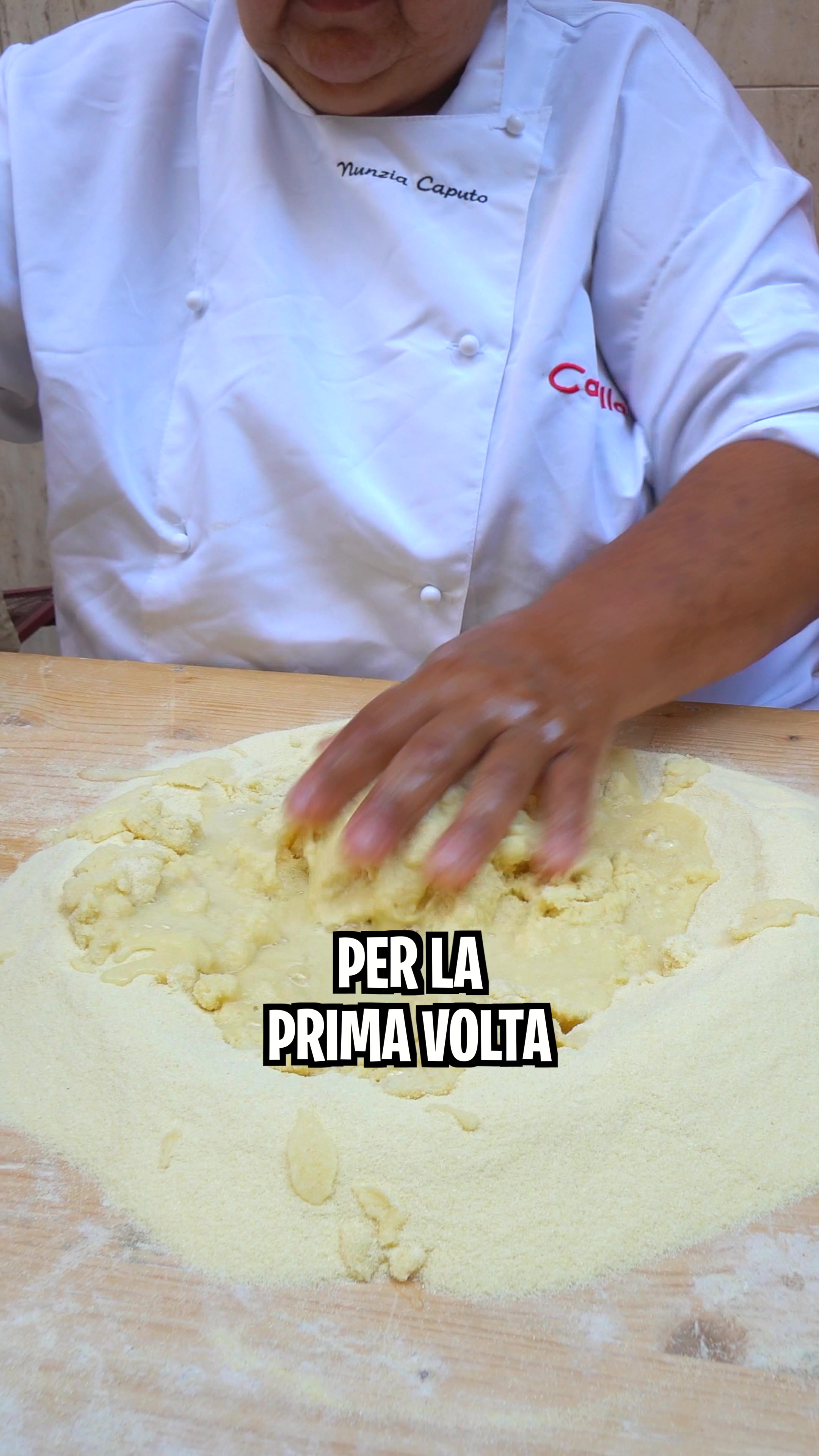 Nick Radogna ospite di Nunzia a per la preparazione delle orecchiette d&#039;oro da 500.

