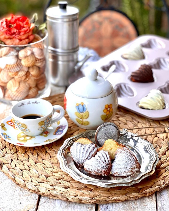 Buon pomeriggio Amici ??‍?,
Ecco la colazione di questa mattina con le ultime madeleine sopravvissute al ? 