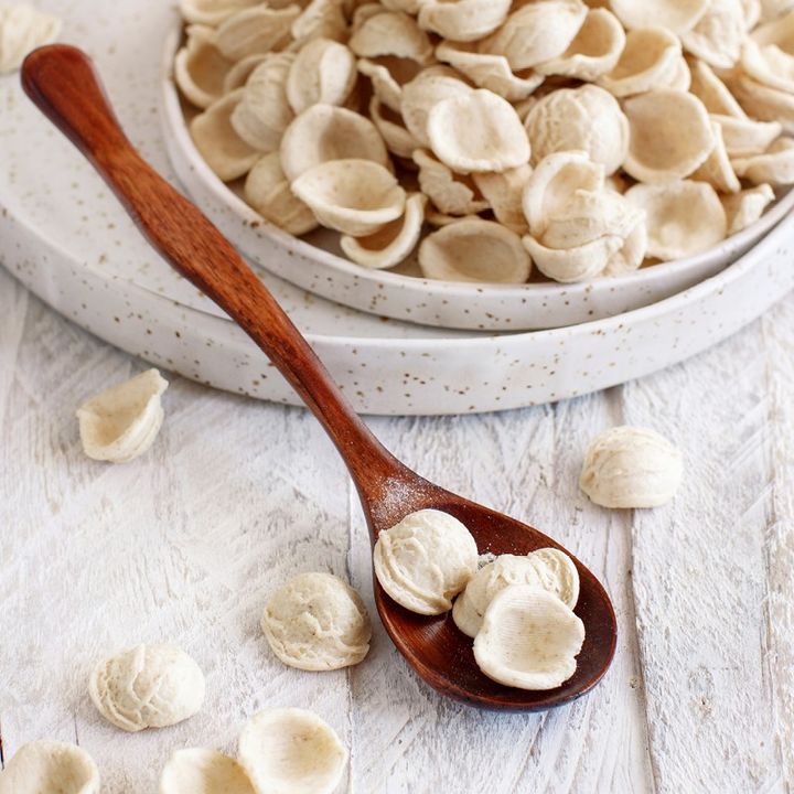 Le #orecchiette, le mafaldine, le mezzemaniche, le reginette...

E soprattutto, le #nonne ?:
la nonna che 
