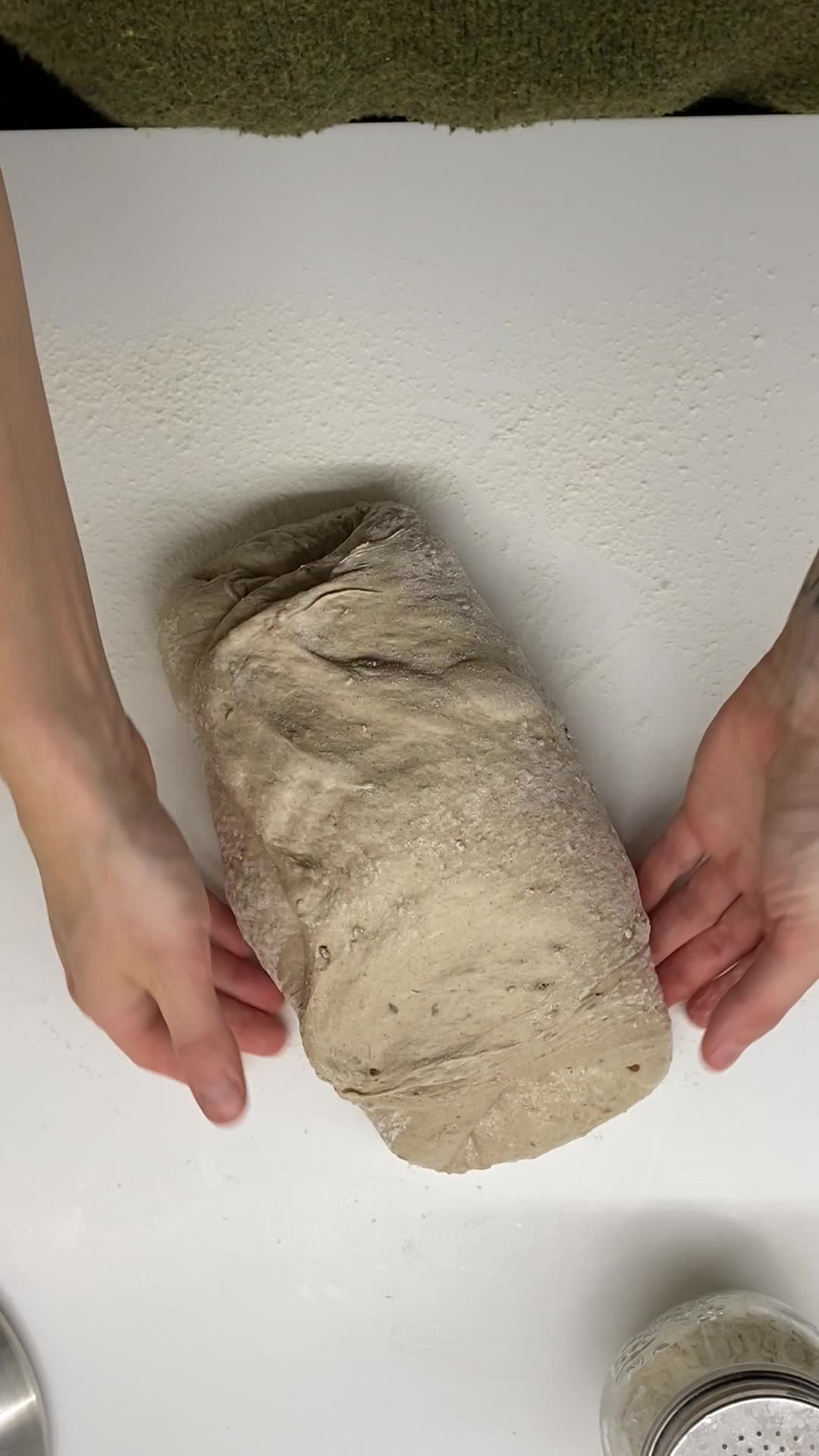 Una nuova variante del mio PANE SEMINTEGRALE con #LievitoMadre! Lo vedete così scuro perché per 
