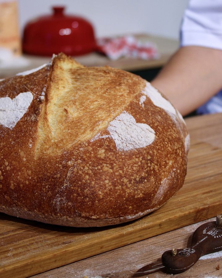 Il #pane è amore. 
Proviamo a farlo in casa, con il #lievitomadre. 

?Ingredienti
350 g. di 