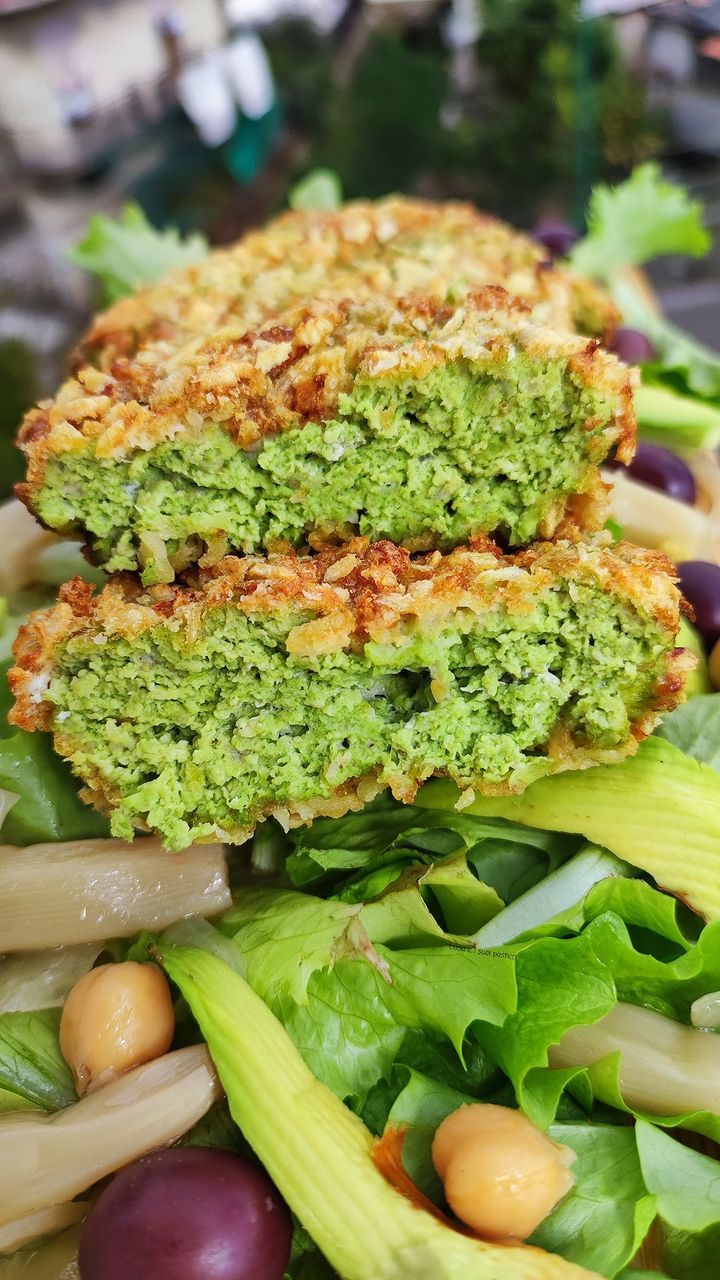 Avete presente le anonime e industriali spinacine? Beh dimenticatele!!! 
Oggi ho sperimentato le BROCCOLINE...
Le 